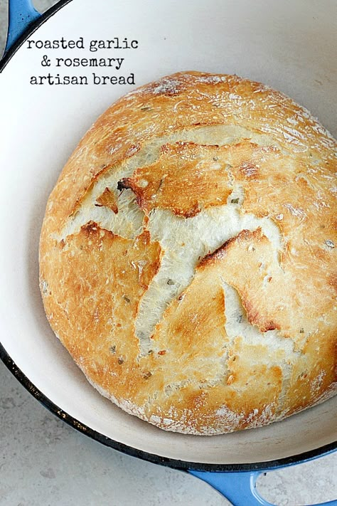 Rosemary Artisan Bread, Garlic Loaf, Tuscan Bread, Box Sandwich, Bread Roast, Artisan Breads, A Loaf Of Bread, Artisan Bread Recipes, Sandwich Ideas