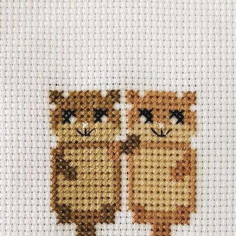 Otter Cross Stitch, Dmc Embroidery, Animals Cute, Blanket Patterns, Cross Stitch Patterns Free, Pin Cushion, Alpha Patterns, Blanket Pattern, Otters