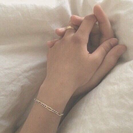 Aesthetic Holding Hands, Girls Holding Hands, The Spanish Love Deception, Spanish Love Deception, Hand Photography, Couple Hands, Couple Holding Hands, Hand Pictures, Relationship Goals Pictures