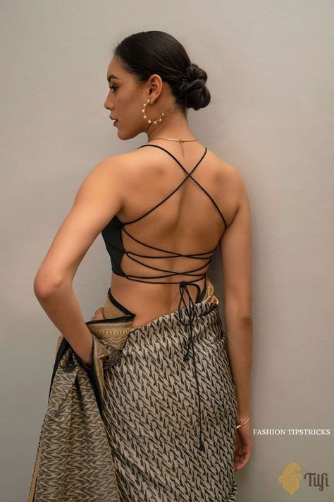 Black Blouse Designs, Saree Jacket Designs, Saree Jackets, Sari Design, Choli Blouse, Backless Blouse Designs, Fashionable Saree Blouse Designs, Blouse Back Neck Designs, Sari Blouse Designs