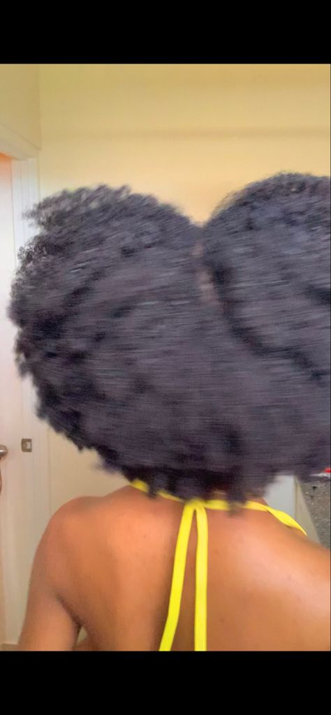 Heart Shaped Afro Natural Hair, Heart Shaped Afro, Shaped Afro, Heart Afro, Afro Natural, Natural Afro Hairstyles, Grow Long Hair, Hair Stuff, Afro Hairstyles