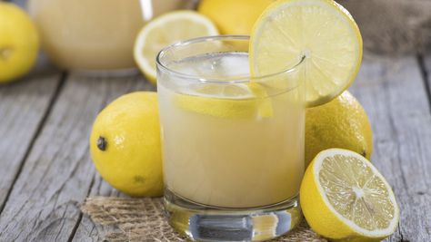 Sixty-and-Me---Good-Morning-Sunshine!-It’s-Time-to-Experience-the-Health-Benefits-of-Lemon-Juice Mels Kitchen, Lemon Diet, Speed Up Metabolism, Lemonade Recipe, Homemade Lemonade, Fruit Water, Kitchen Cafe, Delicious Drinks, Diet Keto