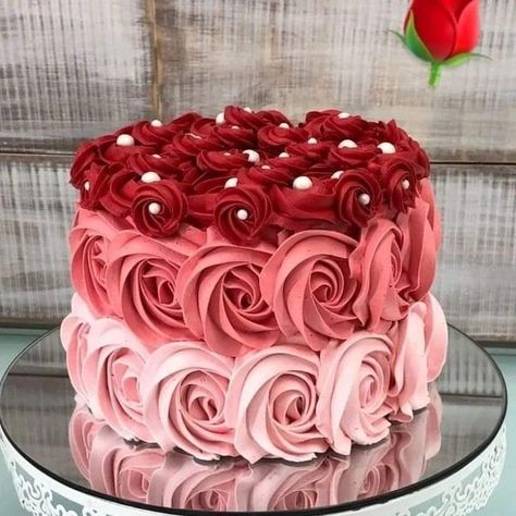 Red Cake Designs Birthday, Flower Design Cake, Cake With Roses, Red Birthday Cakes, Rose Flower Design, Happy Anniversary Cakes, Rosette Cake, Simple Cake Designs, Mini Cakes Birthday