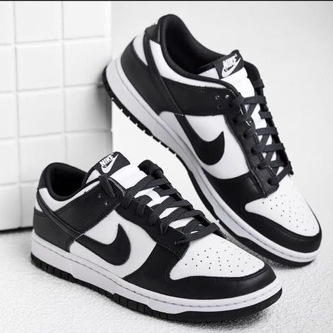 best quality with fast delivery Sepatu Air Jordan, Dunk Low Shoes, Dunk Shoes, Jordan 1 Low White, Shoes Wallpaper, Boty Nike, Trendy Shoes Sneakers, White Nike Shoes, Low Shoes