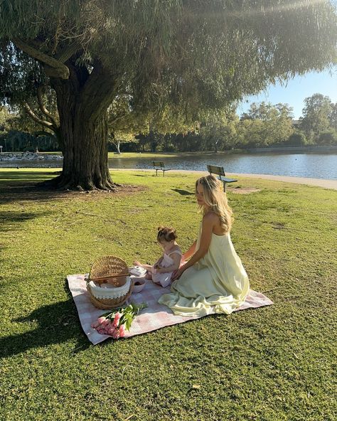 Little moments with my family that I never want to forget 🤍 Italian Family Aesthetic, Motherhood Aesthetic, Aesthetic Countryside, Countryside Aesthetic, Aesthetic Picnic, Picnic Summer, Mother Son Photography, Italian Family, Countryside Vacation