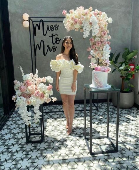 Bride To Be Outfit Bachelorette Parties, Pastel Bridal Shower Ideas, Bride To Be Theme, Bride To Be Backdrop, Bridal Shower Bride Outfit, Cake With Flowers, Bridal Shower Inspo, Girls Birthday Party Decorations, Bridal Shower Backdrop