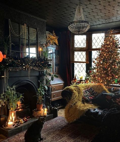 Electric Home Decor, Dark Christmas, Dark Home Decor, Goth Home, Dark Home, Home Decor Idea, Dark Interiors, Gothic House, Eclectic Home