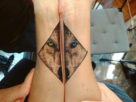 Matching Wolf Tattoos, Couples Wolf Tattoos, Mythological Symbols, Wolf Couple, Infinity Tattoo With Feather, Anniversary Tattoo, Tattoos Couples, Sisters Tattoo, Couple Matching Tattoo