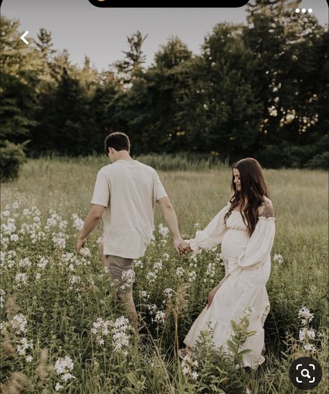 Spring Maternity Photos, Pregnancy Announcement Photoshoot, Maternity Photography Poses Outdoors, Baby Announcement Photoshoot, Cute Pregnancy Pictures, Outdoor Maternity Photos, Maternity Photography Poses Couple, Maternity Photo Outfits, Maternity Photography Poses Pregnancy Pics