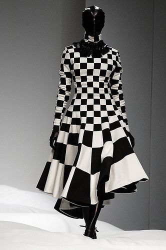 I love everything about this dress, especially the pattern :) Black And White Outfits, Chess Design, Tommy James, Chess Queen, Gareth Pugh, Inspired Fashion, White Outfits, Chess Board, Chess