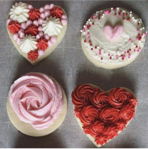 Valentine Cookies With Buttercream Icing, Buttercream Heart Cookies, Valentines Cakes And Cupcakes, Valentines Cakes, Buttercream Cookies, Valentines Theme, Valentine Cookies Decorated, Valentines Day Sugar Cookies, Frosted Cookies