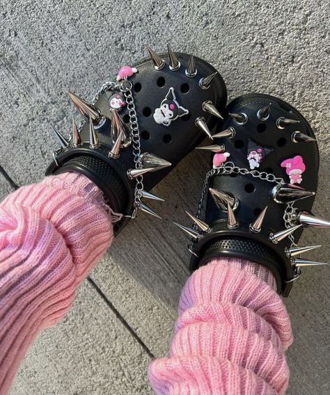 Goth Crocs Outfit, Weird Crocs, Punk Crocs, Emo Crocs, Crocs Outfit Aesthetic, Goth Crocs, Crocs Diy, Jibbitz Ideas, Bedazzled Shoes Diy