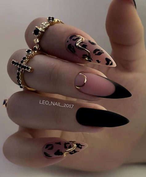 Long Fall Almond Nails, Almond Medium Nails, Simple Elegant Nail Designs, What Are Acrylic Nails, Simple Elegant Nails, Almond Stiletto, Chic Nail Art, Summer Florals, Elegant Nail