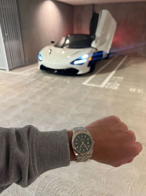 Millionaire Lifestyle Luxury, Mens Luxury Lifestyle, Luxury Lifestyle Aesthetic, Expensive Jewelry Luxury, Gold Watch Men, Rose Gold Watches, Rich Life, Millionaire Lifestyle, Billionaire Lifestyle