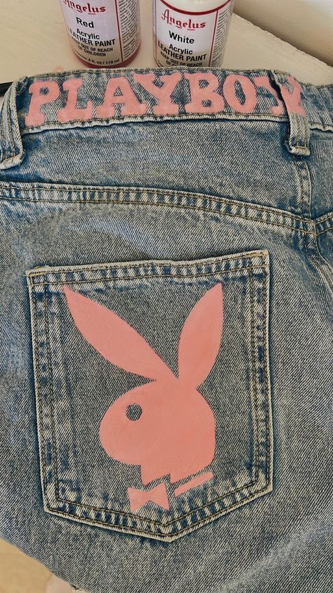 Playboy design jeans paint draw Jean Pocket Designs Painting, Painting Jean Pockets Ideas, Playboy Bunny Jeans, Painting Jean Shorts Ideas, Painted Back Pocket Jeans, Jean Designs Diy Paint, Back Pocket Designs Jeans Painting, Cute Diy Jeans, Jeans Drawing Diy