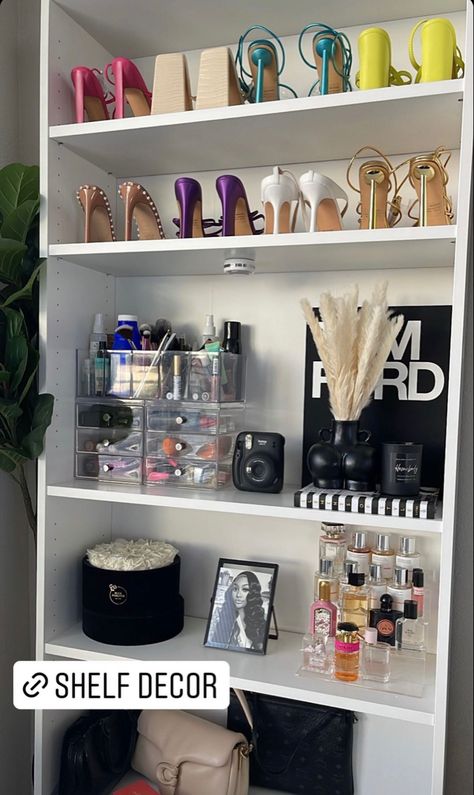 Shelf Decor Closet, Bookshelf Makeup Organization, Glam Room Inspiration, Fashion Designer Bedroom, Room Rugs Ideas Bedrooms, Fashion Room Ideas, Beauty Room Aesthetic, Shelf Organization Ideas, Fashionista Room