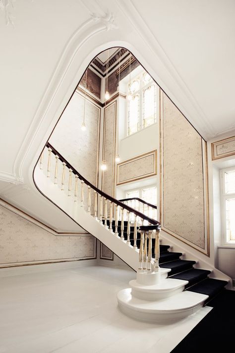 The neo-classical frame of the building is evident in the staircases, doorways and gold-painted accents and friezes. | Tuija Seipell Architect and designer Helle Flou, founder of Copenhagen-based HelleFlou, was responsible for the design of the offices for the Danish Fashion and Textile association (Dansk Mode og Textil) and Kopenhagen Fur. Copenhagen Interior, Lan Can, Neo Classic, Interior Stairs, Design Del Prodotto, Home Modern, Classic Interior, Staircase Design, Stairs Design