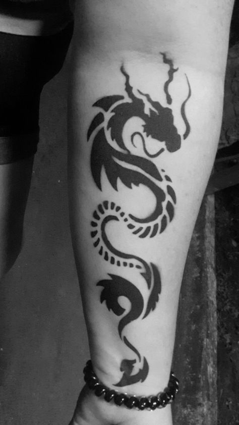 Tattoo Pen Drawing On Skin Tattoo Ideas Easy, Dragon Henna Tattoo, Dragon Henna, Henna Tattoo Back, Shoulder Henna, Cool Henna, Aesthetic Dragon, Miata Car, Henna Tattoo Designs Arm