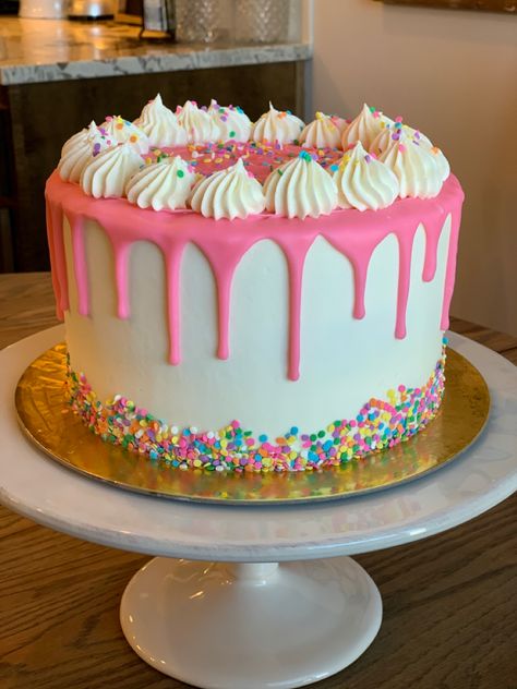 Birthday Cake Decorating Ideas, Custom Birthday Cakes, Cake Decorating Ideas, Rich Chocolate Cake, Simple Birthday, Creative Birthday Cakes, Sprinkle Cake, Simple Birthday Cake, Pretty Birthday Cakes