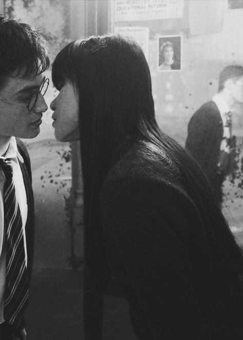 harry potter Katie Leung Harry Potter, Cho And Harry Kiss, Cho Chang And Harry Potter, Harry Potter And Cho Chang, Harry Potter Cho Chang, Awkward Kiss, Harry Ginny, Katie Leung, Harry Potter Wall