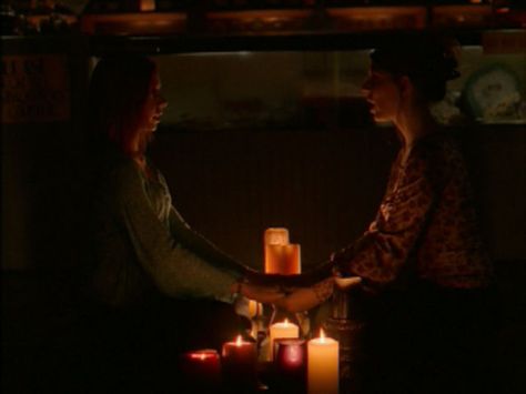 willow and tara spells Willow And Tara Aesthetic, Cinema Therapy, Btvs Aesthetic, Tara And Willow, Willow Buffy, Willow And Tara, Tara Maclay, Witch Boy, Willow Rosenberg