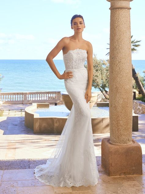 DERYA | Strapless sheath wedding dress | Marchesa for Pronovias Strapless Sheath Wedding Dress, Pronovias Bridal, Dream Prom Dress, Pronovias Wedding Dress, Princess Wedding Dress, Stunning Wedding Dresses, Evening Dresses For Weddings, Bride Wear, Elegant Wedding Dress