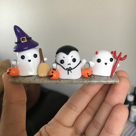 🌻 Sam 🌻 on Instagram: “My Trick-or-Treat Trio 👻 I’m thinking about doing an update this weekend.. maybe 😉” Polymer Clay Halloween, Barbie Halloween, Halloween Clay, Adornos Halloween, How To Make Clay, Clay Crafts Air Dry, Cute Polymer Clay, Cute Clay, Clay Art Projects