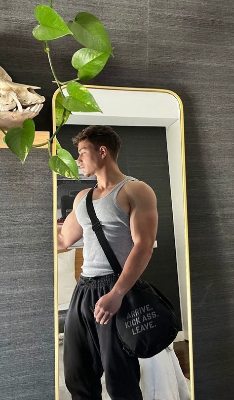 Gym Inspiration Men, Guys Gym Outfit, Gym Pics Men, Gym Boy Aesthetic, Gym Guy Aesthetic, Aesthetic Gym Pics, Gym Outfit Men Style, Post Workout Selfie, Gym Mood