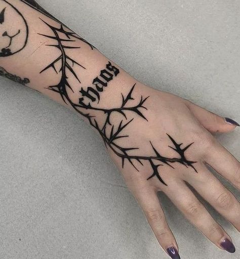 Learn the surprising barbed wire tattoo meaning before you get it on a body. As a bonus, we've added more than 60 unusual ideas for inspiration. Tlou Tattoo, Rip Tattoos For Mom, Stammestattoo Designs, Blood Tattoo, Thorn Tattoo, Barbed Wire Tattoos, Feminine Skull Tattoos, Pola Tato, Tato Jari