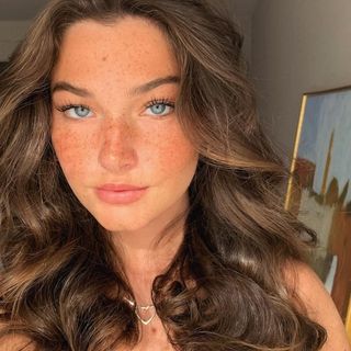 Klara Åhlander (@klaraahlander) • Instagram photos and videos Flushed Cheeks Aesthetic, Beach Blonde Hair Color, Brown Hair And Freckles, Butter Blonde Hair, Blonde With Freckles, Mocha Color Hair, Ouai Hair Oil, Mocha Hair, Ouai Hair