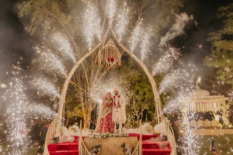 Bride Groom Entry Ideas Indian, Wedding Gallery Decoration, Reception Entry For Bride And Groom, Groom Entry Ideas Indian Wedding, Wedding Reception Entry, Varmala Indian Weddings, Varmala Stage, Goa Photoshoot, Indian Wedding Night