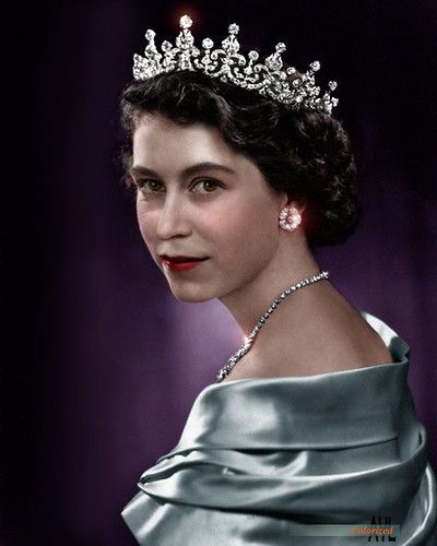 Queen Elizabeth II, ca 1950s, colorized by Alex Y. Lim fro… | Flickr Queen Elizabeth Portrait, Queen Elizabeth Crown, Elizabeth Queen Of England, Tiara Royal, Royal Bride, Young Queen Elizabeth, Rainha Elizabeth Ii, English Royal Family, Reina Isabel Ii