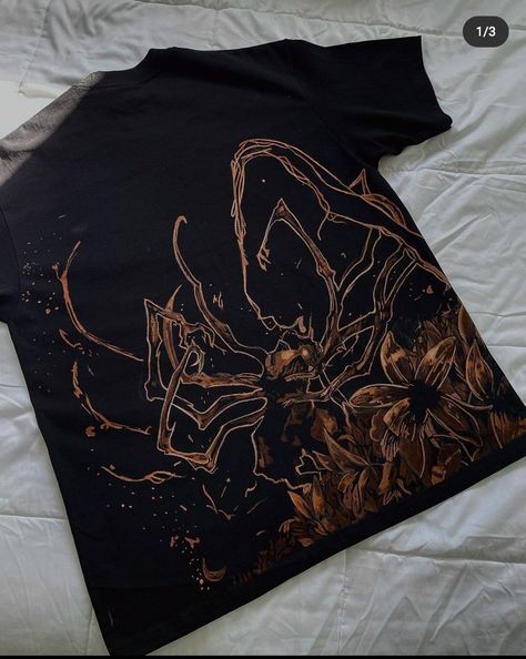 Bleach Painting Clothes Anime, Bleach Art Clothes Ideas, Bleach Painted T Shirt, Bleach Clothing Art, Bleaching Shirts Diy, Bleach Dye Designs, T Shirt Bleaching Ideas, Bleach Tshirt Designs, Bleach Painting Clothes