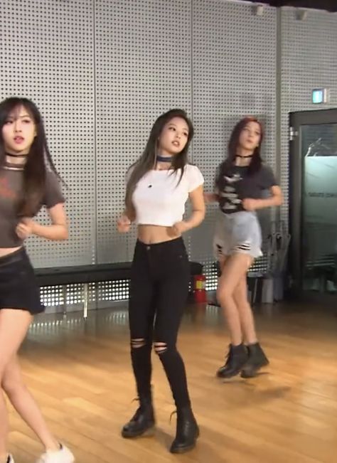 Jennie Kim Dance Practice Outfit, Jennie Practice Dance, Jennie Dance Practice Outfit, Blackpink Dance Practice Outfits, Jennie Pink Venom Dance Practice, Recreating Jennie Outfit, Jennie Dance Video, Jean Knee High Boots, Kpop Dance Practice Outfits