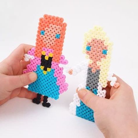 hama-bead-frozen420 Disney Frozen Crafts, Elsa And Anna Dolls, Anna Et Elsa, Frozen Crafts, Frozen Dolls, Disney Frozen Party, Anna Doll, Elsa Doll, Clean Crafts