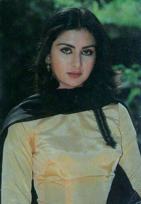 Poonam Dhillon, Bollywood Retro, Bollywood Glamour, Bollywood Pictures, Glamour World, Retro Bollywood, Indian Star, Crazy Women, Vintage Bollywood