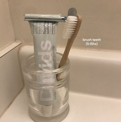 Vision Board Brush Teeth, Mouth Wash Aesthetic, Brushing Teeth Aesthetic, Aesthetic Toothbrush, Teeth Goals, Teeth Aesthetic, Feminine Makeup, Brush Teeth, Wellness Lifestyle