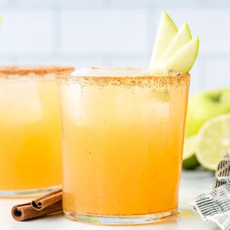 Apple Cider Margarita - Easy Recipes From Home Apple Cider Margarita, Cider Margarita, Cinnamon Sugar Rim, Easy Margarita Recipe, Best Apple Cider, Apple Cider Sangria, Spiced Apple Cider, Seasonal Cocktail, Reposado Tequila