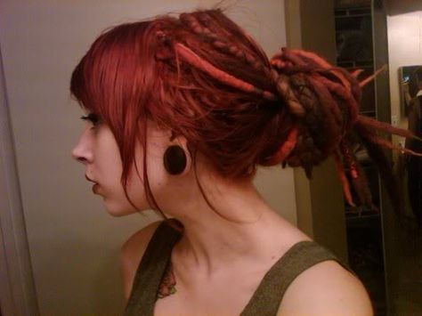 Dread Thread Red Dreads, Rasta Girl, Faux Dreads, Girls Costumes, Makeup Tattoos, Wild Hair, Alternative Hair, Shoot Inspiration, Love Hair