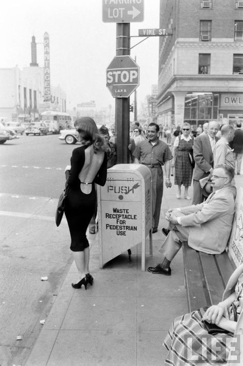 Vikki Dougan, Mireille Darc, 1950s Fashion Women, Curve Hugging Dress, 1940's Fashion, Jane Russell, Rare Historical Photos, Stephanie Seymour, Veronica Lake