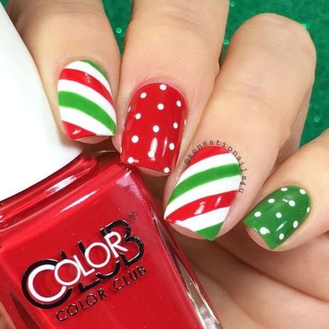 Diy Christmas Nail Designs, Christmas Nail Polish, Christmas Nails Diy, Treats Christmas, Christmas Manicure, Holiday Nail Designs, Cute Christmas Nails, Christmas Nails Easy, Pedicure Designs