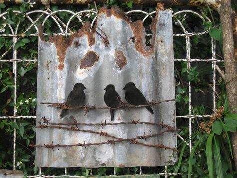 Garden Art From Junk, Barb Wire Crafts, Barbed Wire Art, Barn Tin, Corrugated Iron, Corrugated Tin, Rusty Tin, Metal Yard Art, Metal Garden Art