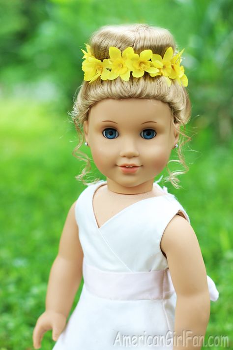 Doll Hairstyle: Bun With Flower Crown! Bun With Flower Crown, Ag Doll Hairstyles, American Girl Storage, Doll Hairstyle, American Girl Outfits, American Girl Hairstyles, Doll Hairstyles, American Girl Doll Bed, American Girl Doll Room