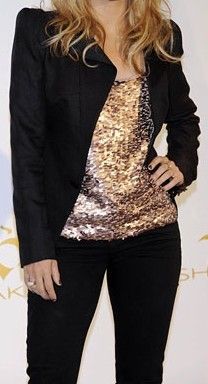 Sequin Tshirt Outfit, Gold Sequin Top Outfit, Sequin Blouse Outfit, Sparkle Top Outfit, Elegant Dinner Outfit, Silk Pants Outfit, Sequins Top Outfit, Black And Gold Outfit, Magic Clothes