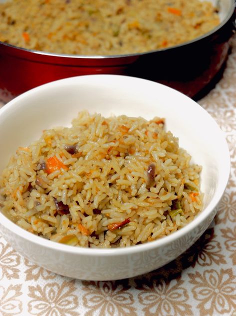 Nigerian coconut rice recipe Rice Dinner Ideas, Coconut Fried Rice, African Recipes Nigerian Food, Coconut Rice Recipe, African Foods, Special Dishes, Recipe Rice, Nigerian Recipes, African Cooking