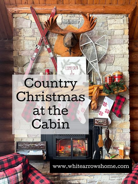 Country Christmas at the Cabin Hidden Tv Wires, Ski Lodge Christmas Decor, Log Cabin Christmas Decor, Lodge Christmas Tree, Ski Lodge Christmas, Christmas Cabin Decor, Lodge Christmas Decor, Cabin Christmas Decor, Log Cabin Christmas