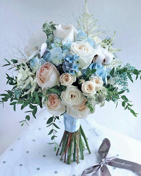 Wedding Theme Ideas Blue, Nikkah Flowers, Blue Wedding Theme Ideas, Wedding Flowers Blue, Wedding Seaside, Blue Wedding Theme, Blue Wedding Bouquet, Bridal Bouquet Flowers, Blue Wedding Flowers