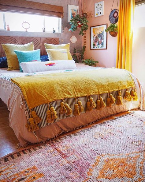 Yellow Blue Bedroom, Bedrooms Bohemian, Sunshine Bedroom, Bohemian Bedrooms, Bedroom Paint Colors Master, Bedding Design, Bohemian Bedroom Design, Bedroom Decorating Ideas, Bohemian Bedroom Decor