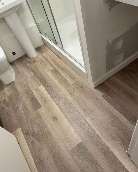 Karndean Knight tile LVT colour KP99 Lime washed oak. Karndean Knight Tile, Karndean Flooring, Luxury Vinyl Tile, Luxury Vinyl, Hardwood Floors, Tile Floor, Tile, Dream House, Flooring