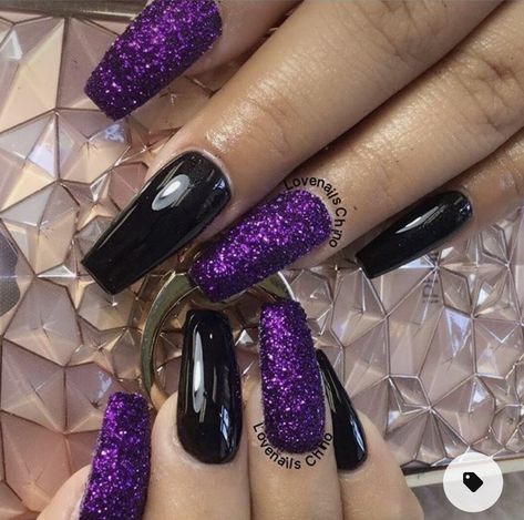 Witchy Dip Powder Nails, Black And Purple Glitter Nails, Black And Purple Nails Halloween, Nails Medium Length White, Purple And Black Nails Acrylic, Purple Nails Sparkle, Holloween Nails 2022, Black And Purple Nail Designs, Black And Purple Halloween Nails